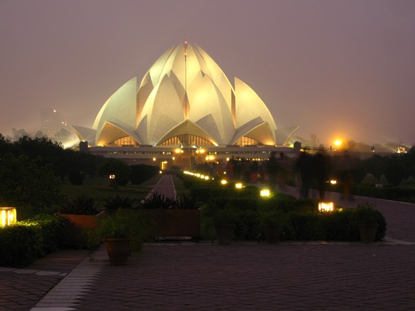 Bahá'í House of Worship (Lotosový chrám) (Delhi, Indie)